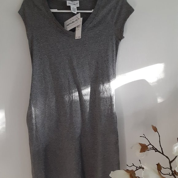 Ladies short sleeve dress gray medium - Picture 1 of 7